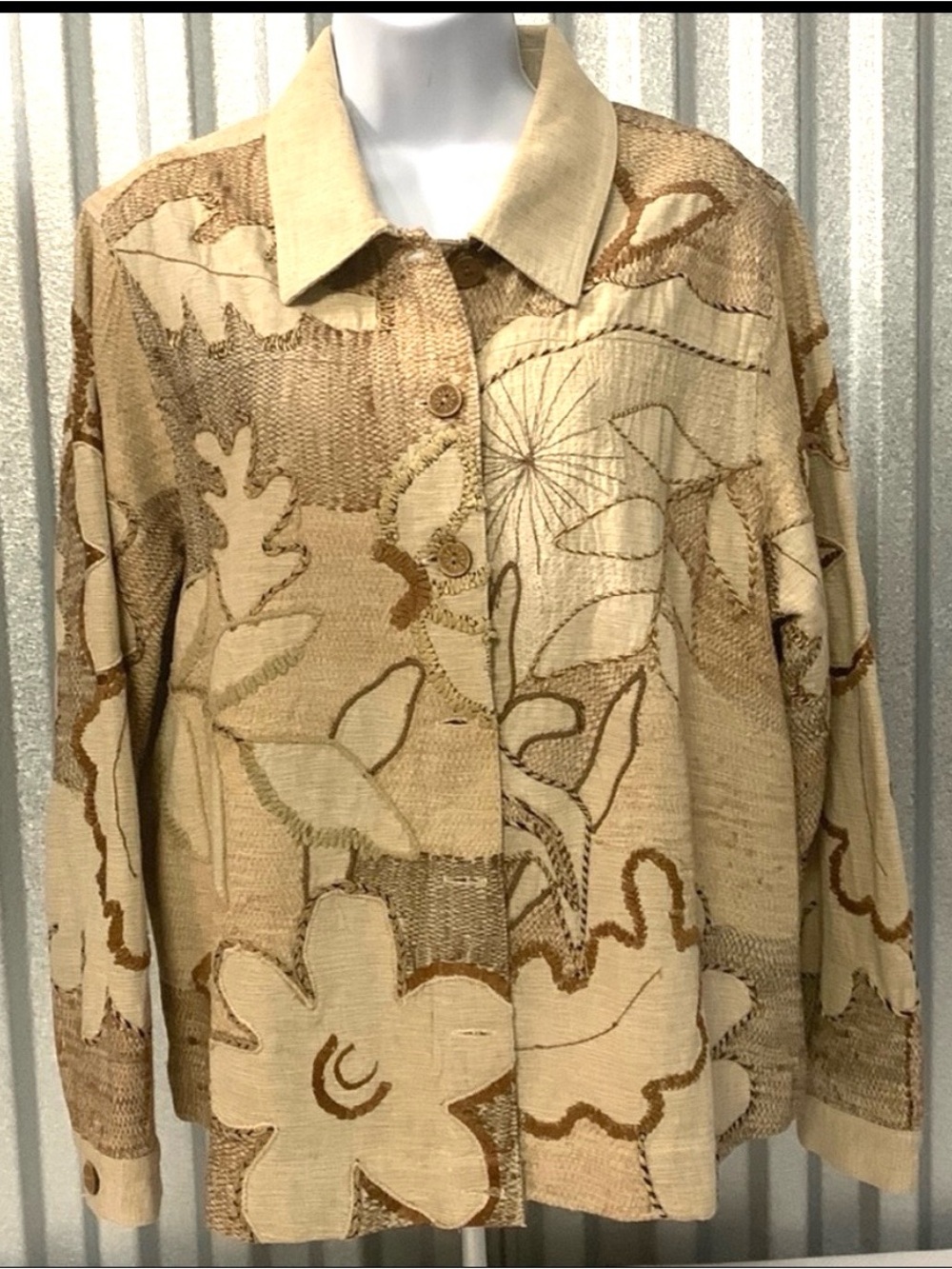 Laura Ashley Women Size 1X Silk Neutral Colors Button Front Boutique Jacket Top